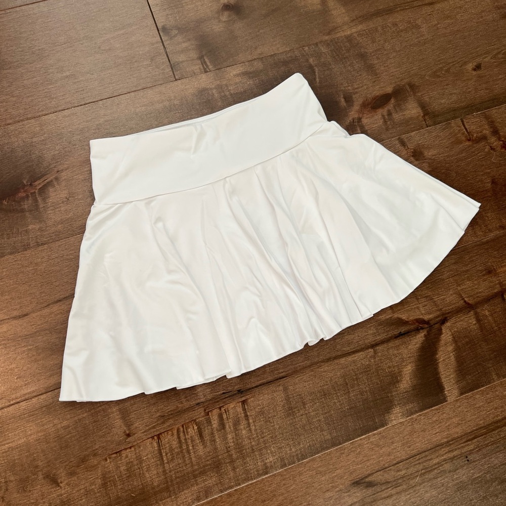 Halara Women’s White Athletic Skirt Skort size Small NWT
